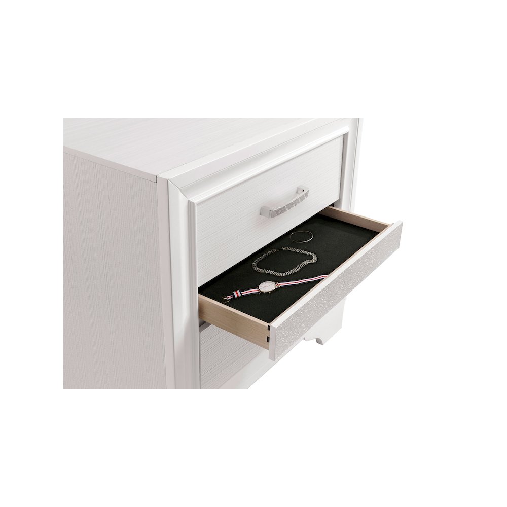 Miranda 4-piece Queen Bedroom Set White. Picture 14