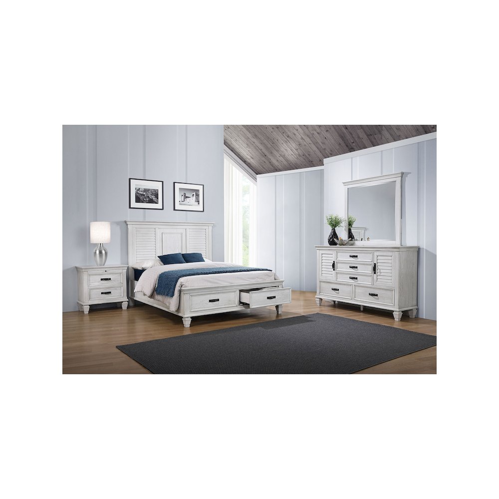 Franco 4-piece Queen Bedroom Set Distressed White. Picture 1