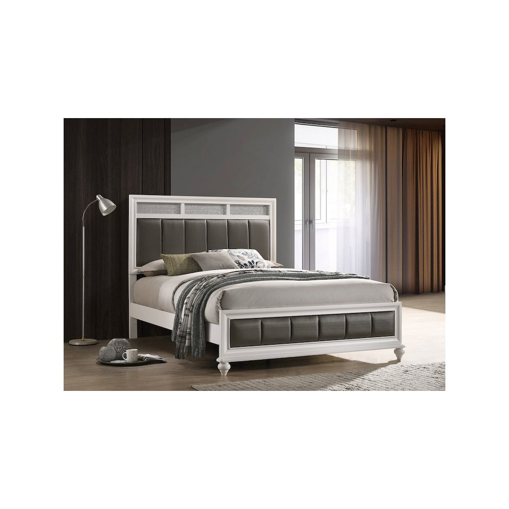 Barzini Wood Queen Panel Bed White. Picture 8