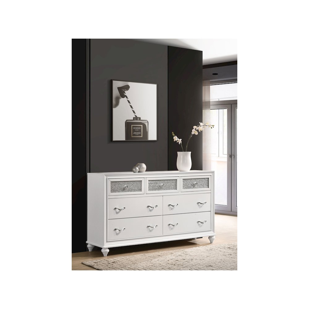 Barzini 7-drawer Dresser White. Picture 10