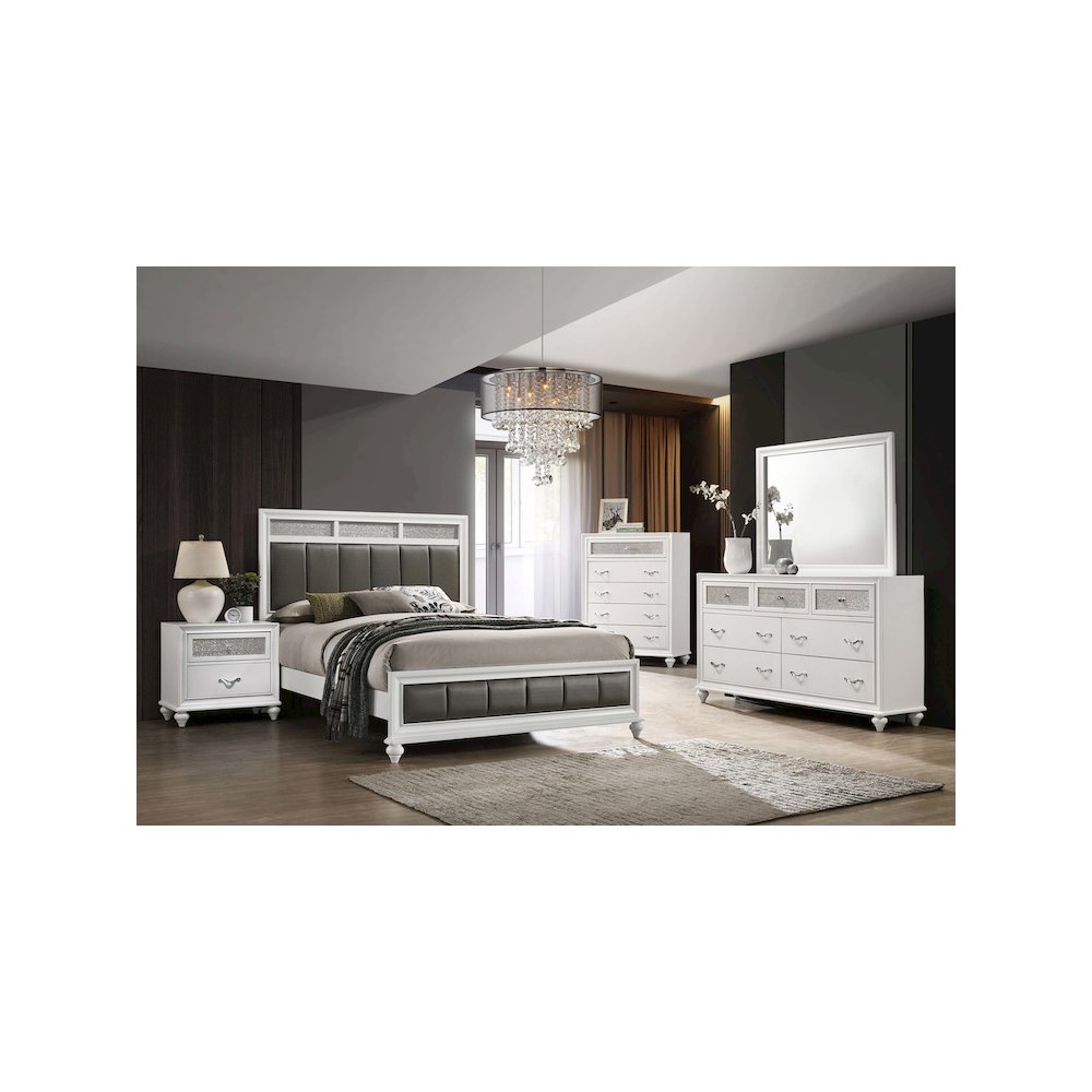 Barzini 7-drawer Dresser White. Picture 12