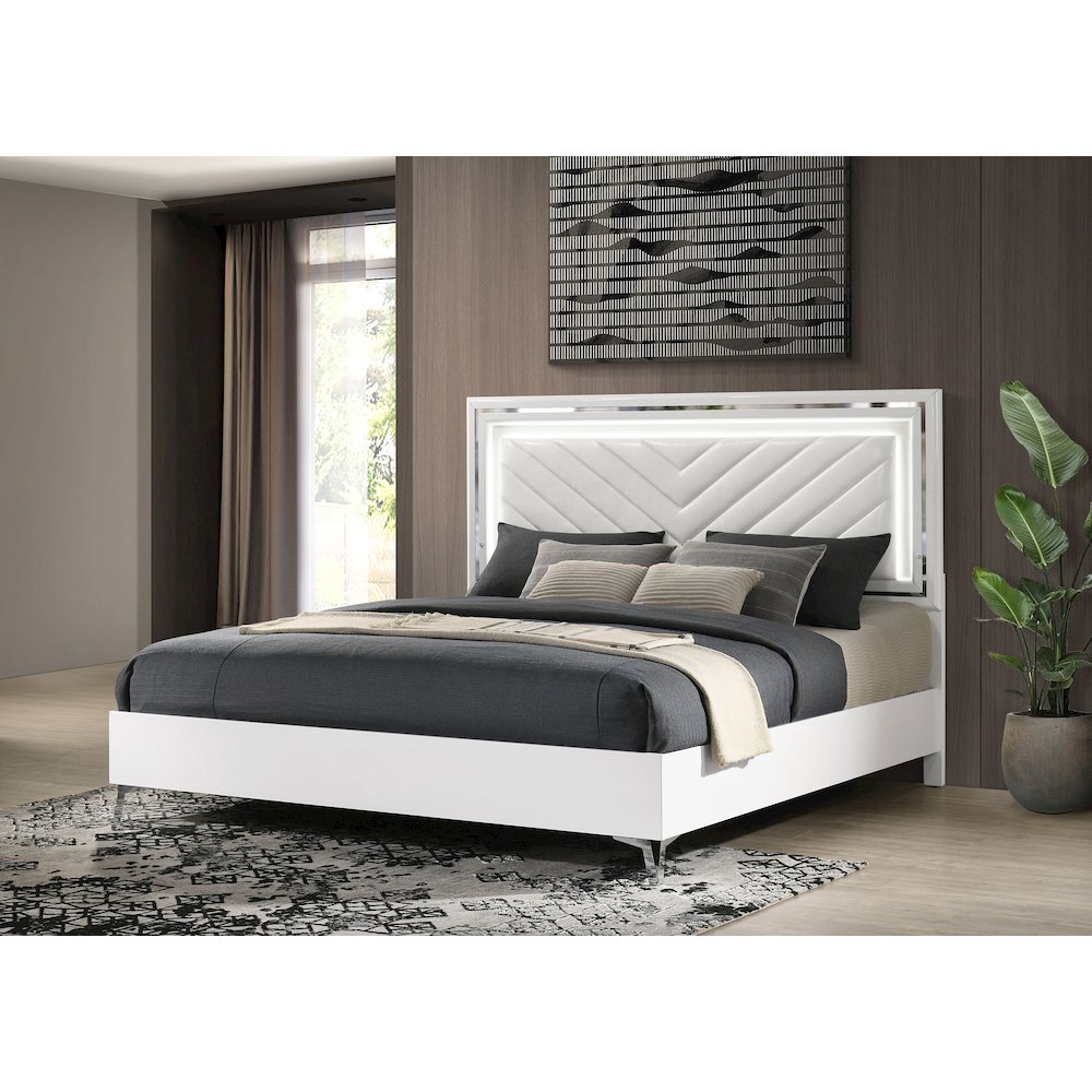 Cassia Eastern King LED Panel Bed White High Gloss. Picture 2