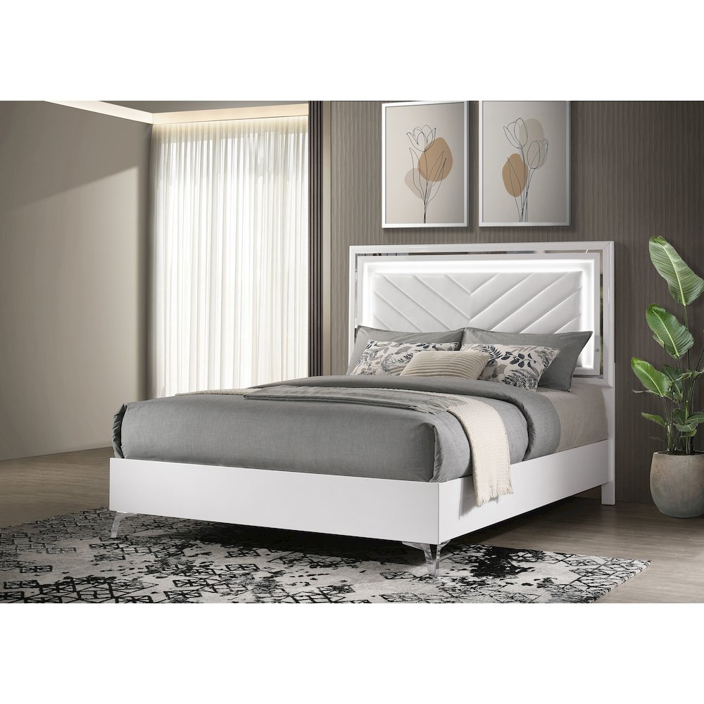 Cassia Queen LED Panel Bed White High Gloss. Picture 2