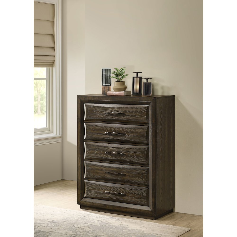 Atlas 5-drawer Bedroom Chest of Drawers Dark Oak. Picture 2