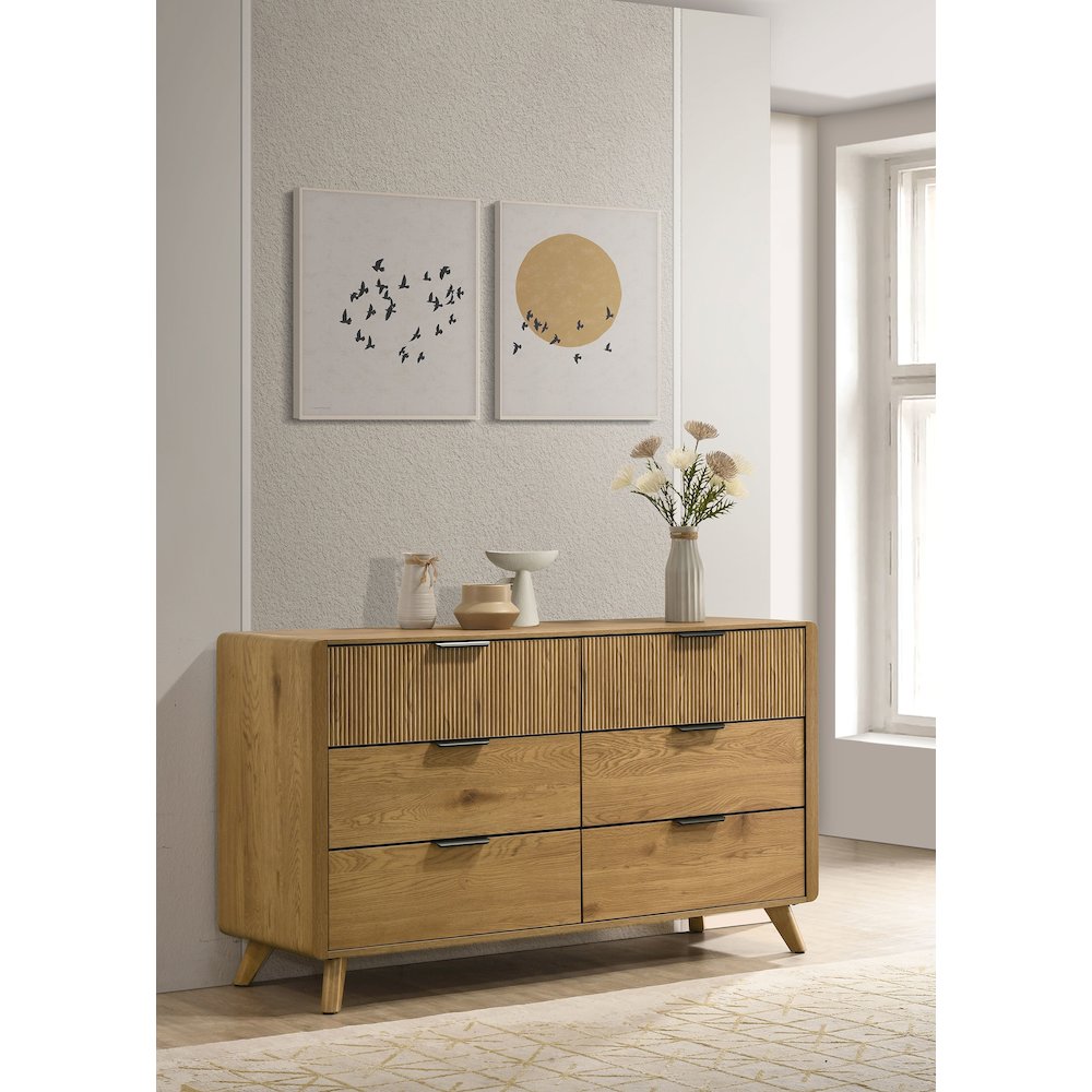 Bennett 6-drawer Bedroom Dresser Cabinet Light Oak. Picture 2