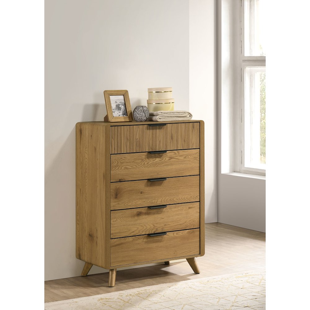 Bennett 5-drawer Bedroom Chest of Drawers Light Oak. Picture 2