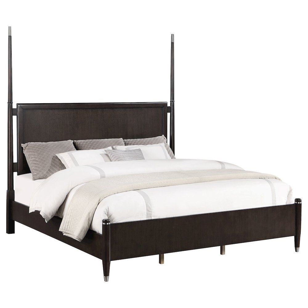 Emberlyn Wood Queen Poster Bed Brown. Picture 5