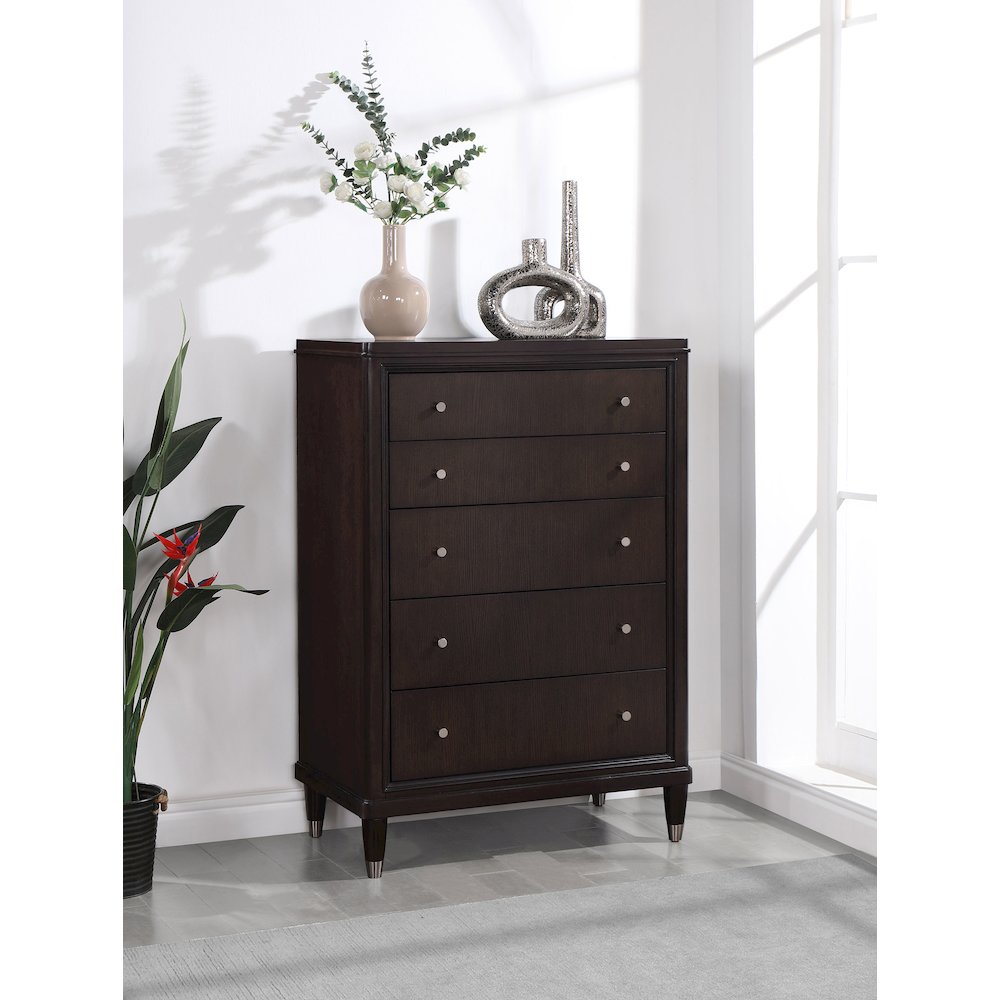 Emberlyn 5-drawer Bedroom Chest Brown. Picture 10