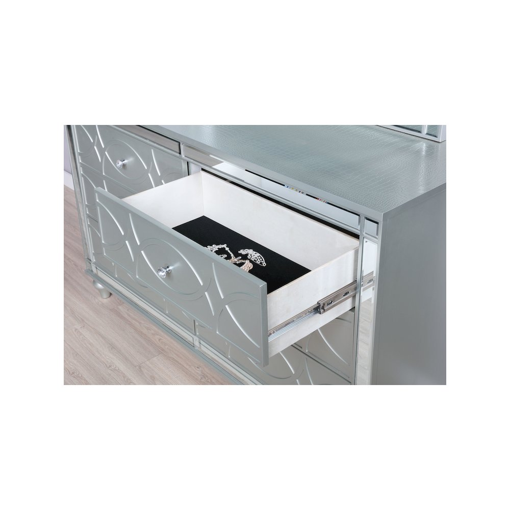 Gunnison 6-drawer Dresser Silver Metallic. Picture 13