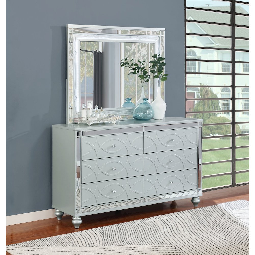 Gunnison 6-drawer Dresser with Mirror Silver Metallic. Picture 10