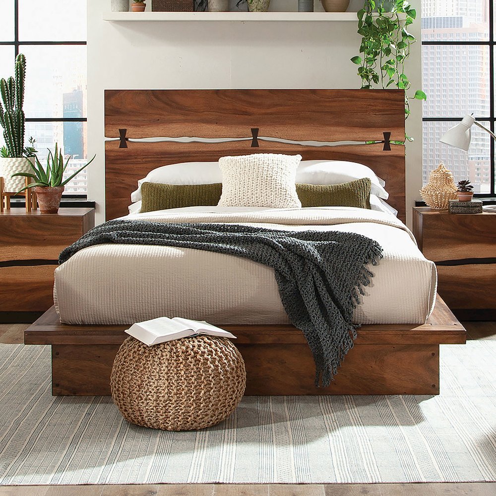 Winslow Wood Queen Panel Bed Smokey Walnut and Coffee Bean. Picture 5