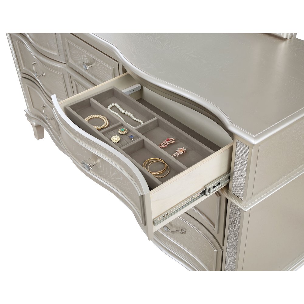 Evangeline 9-drawer Dresser with Mirror Silver Oak. Picture 14