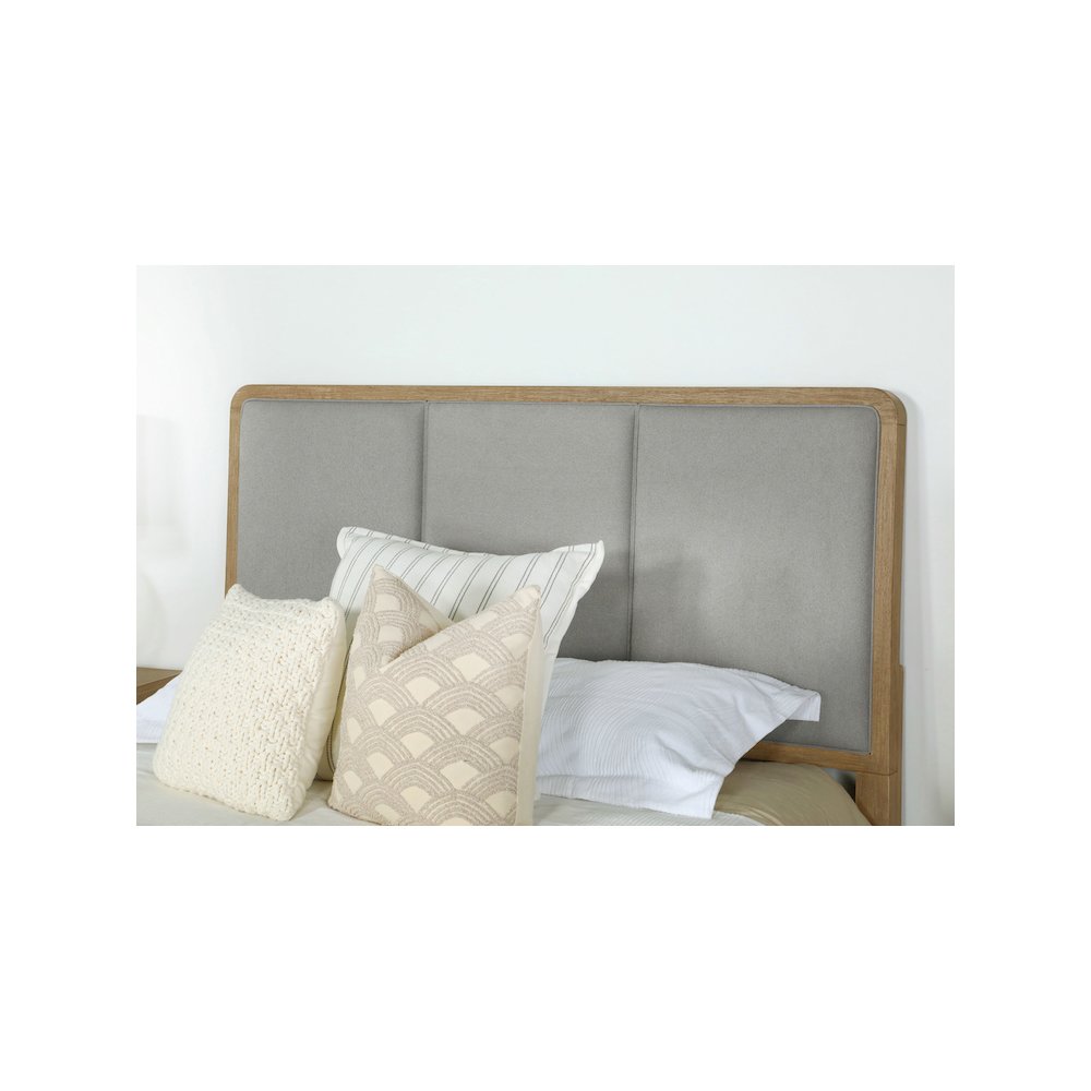Arini Upholstered Eastern King Panel Bed Sand Wash and Grey. Picture 9