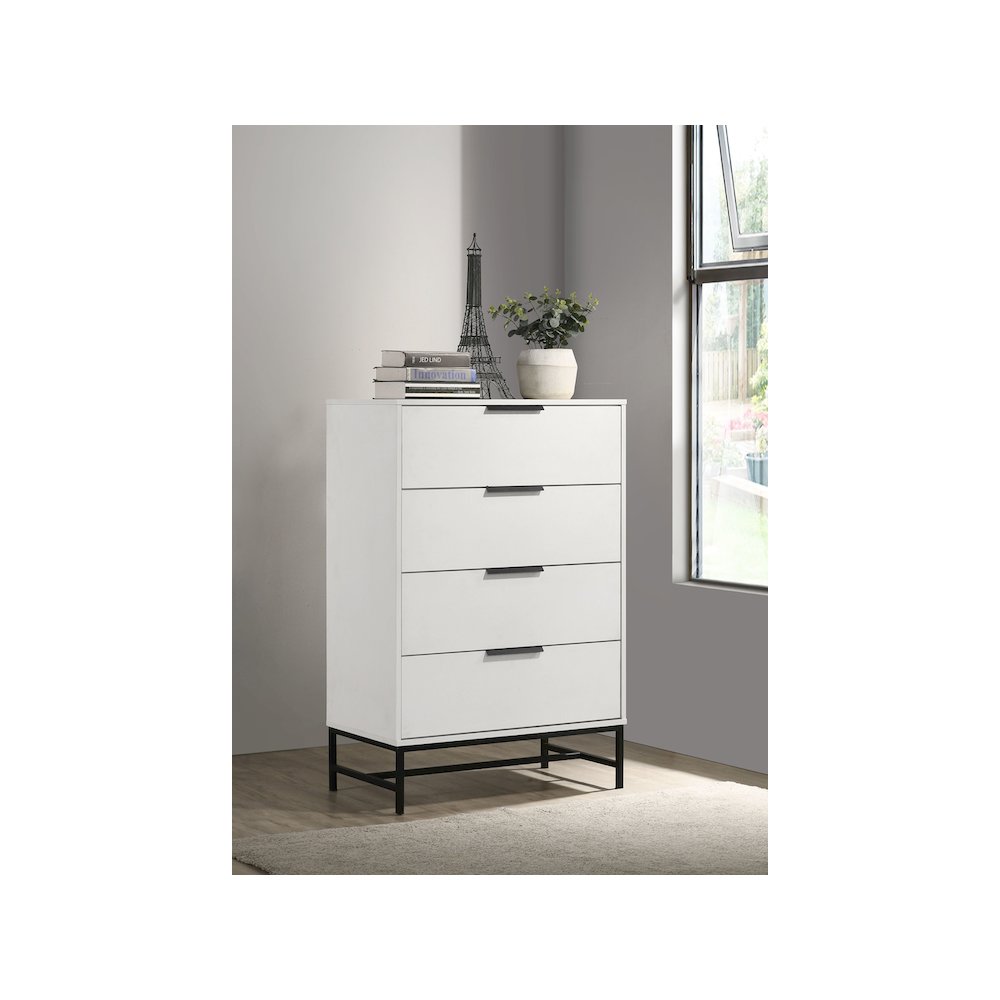 Sonora 4-drawer Bedroom Chest White. Picture 10