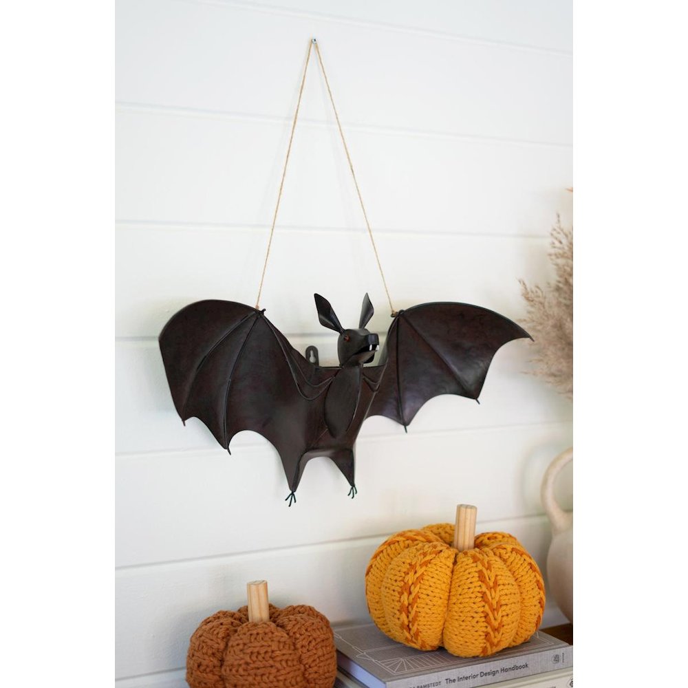 Painted Metal Bat Door Halloween Door Hanger. Picture 1