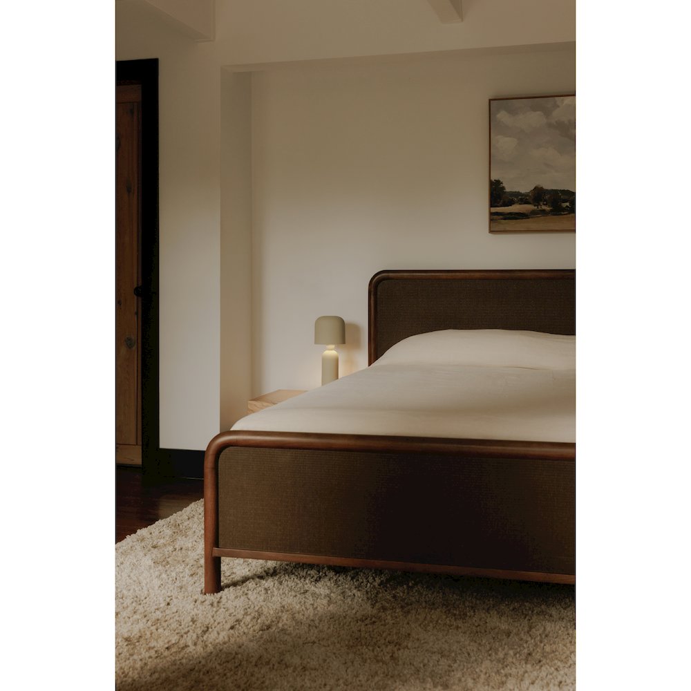 Rye Queen Bed Warm Brown. Picture 8