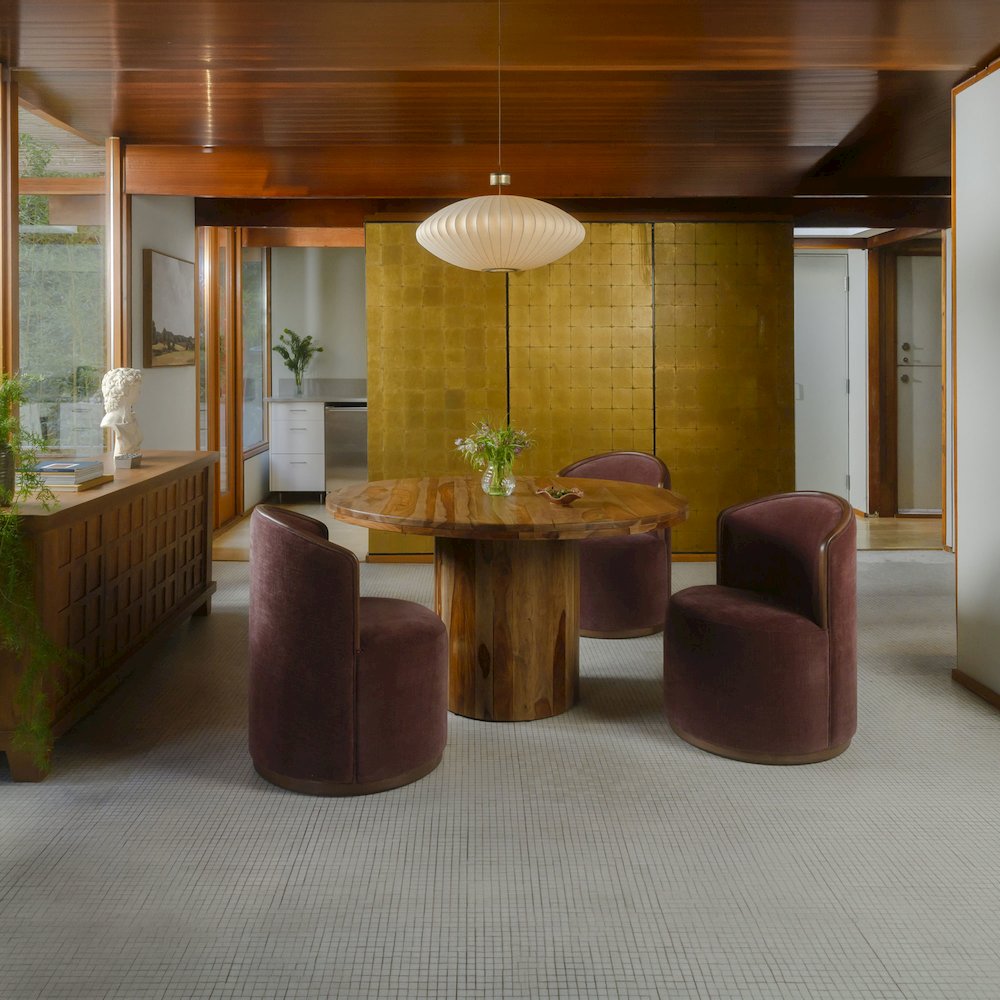 Rossi Swivel Dining Chair Berry. Picture 4