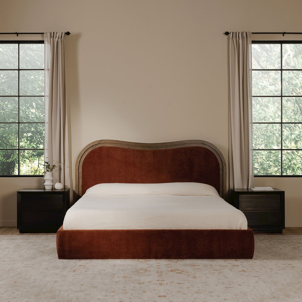 Camilla King Bed Chestnut. Picture 8