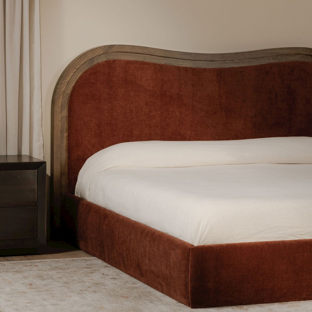 Camilla King Bed Chestnut. Picture 7