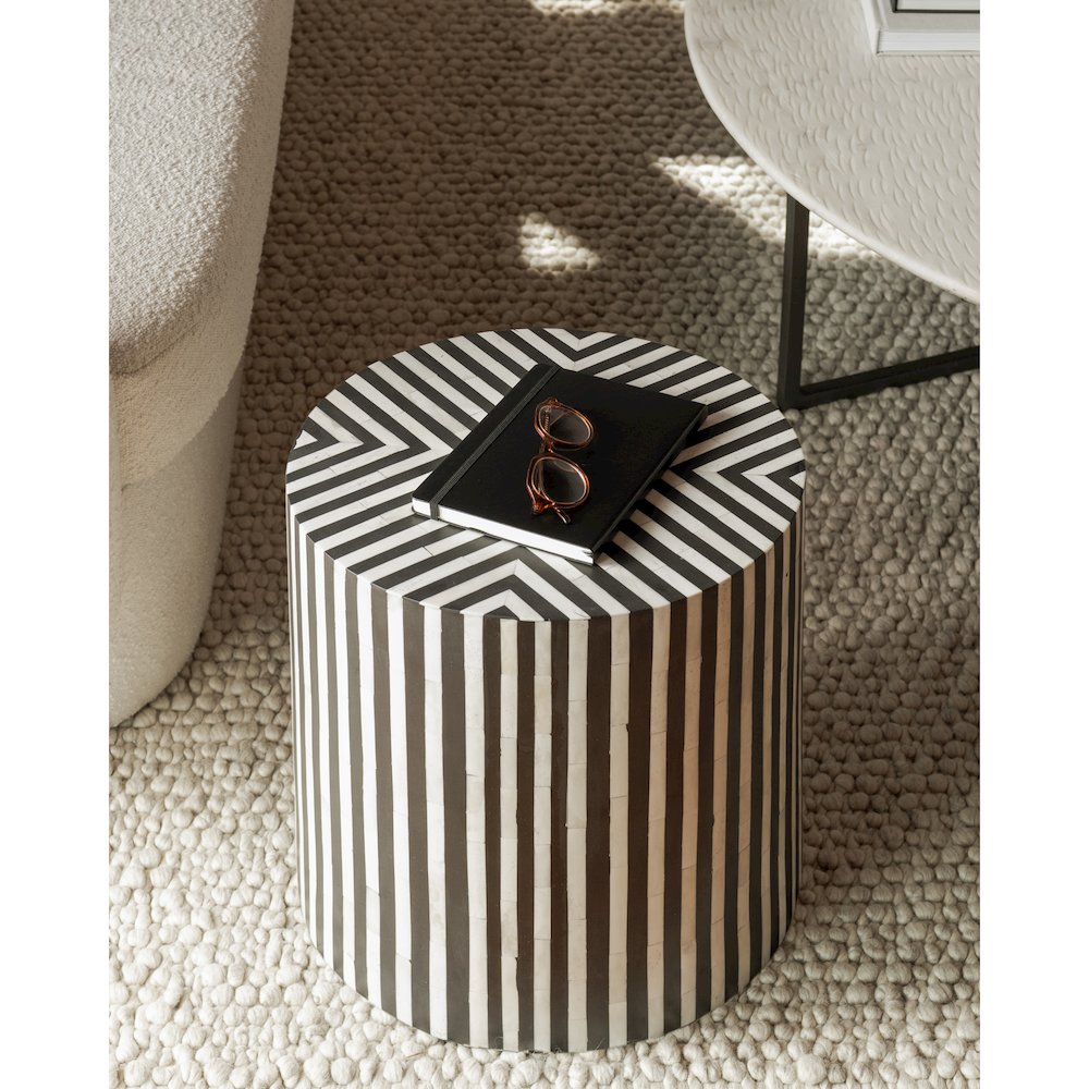 Chameau Side Table Black. Picture 4