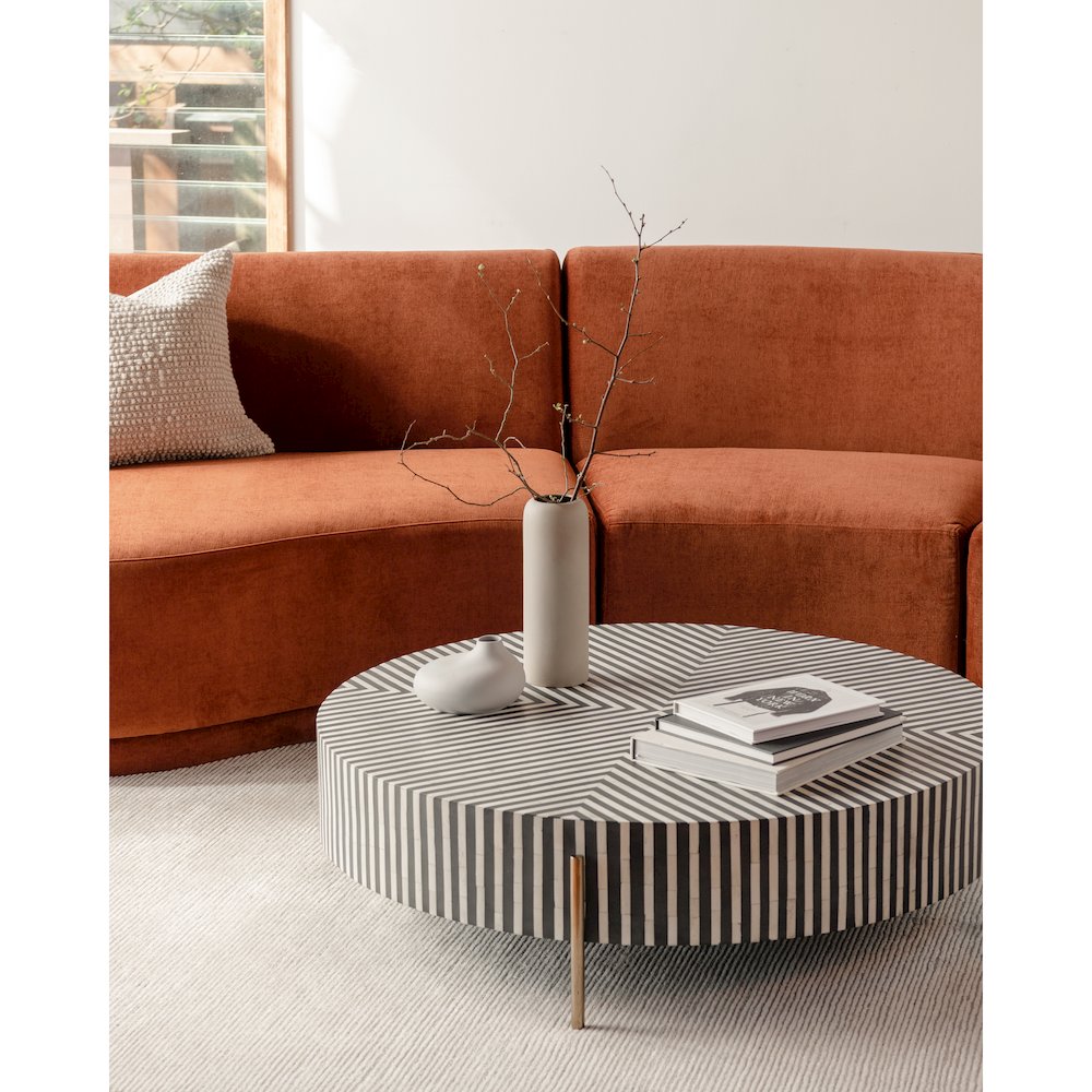 Chameau Medium Coffee Table Black and White. Picture 4