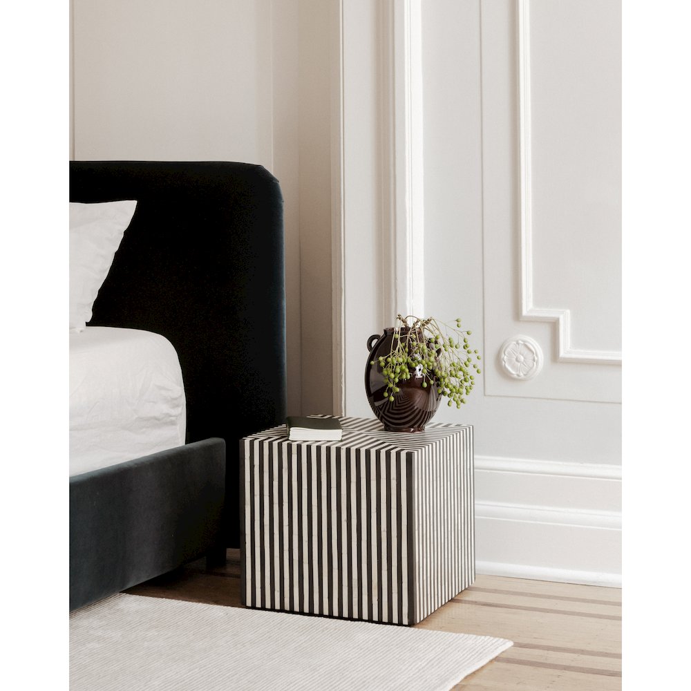Terning Side Table Black and White. Picture 5