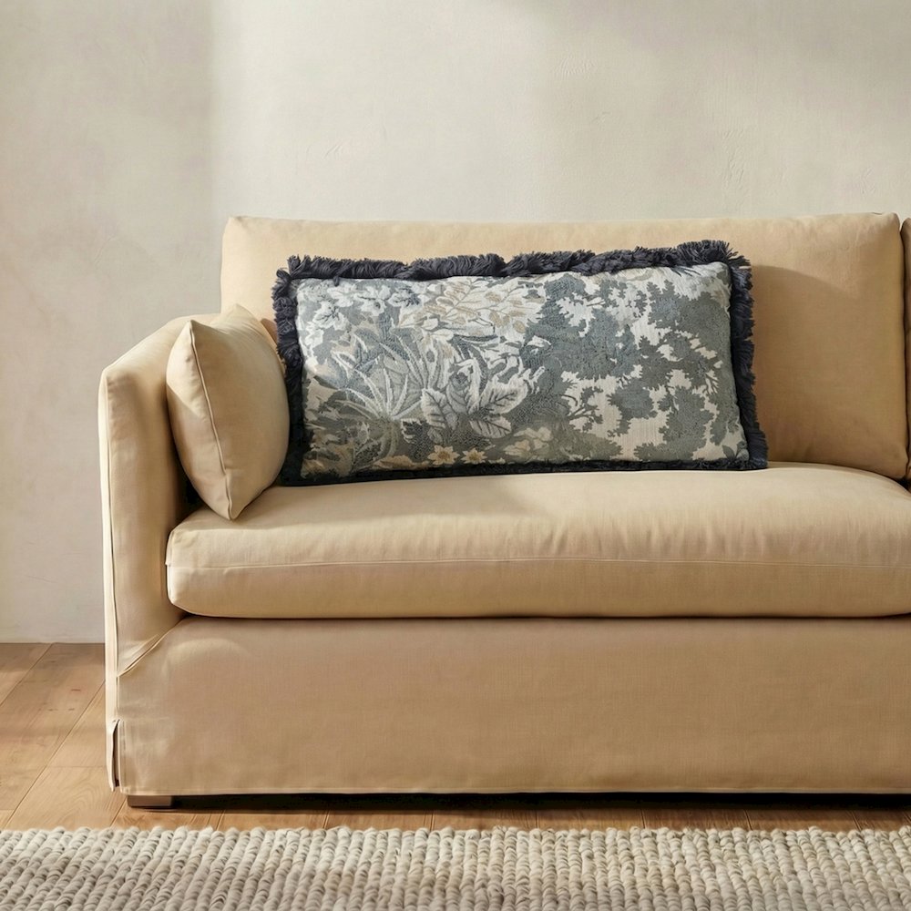 Yasmin Lumbar Cushion Tapestry. Picture 2