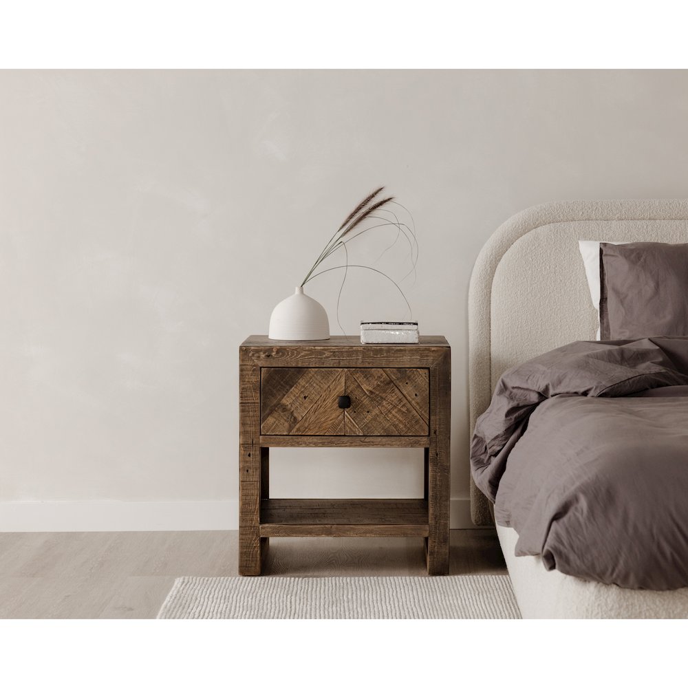 Colin Queen Bed. Picture 8