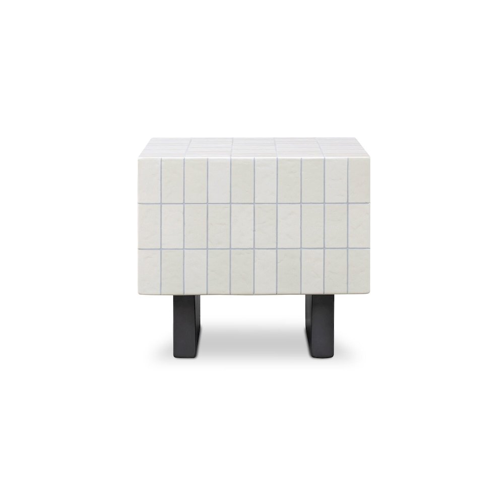 Farren Outdoor Side Table Cream. Picture 1