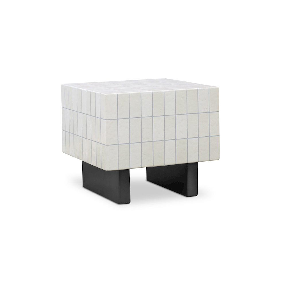 Farren Outdoor Side Table Cream. Picture 2