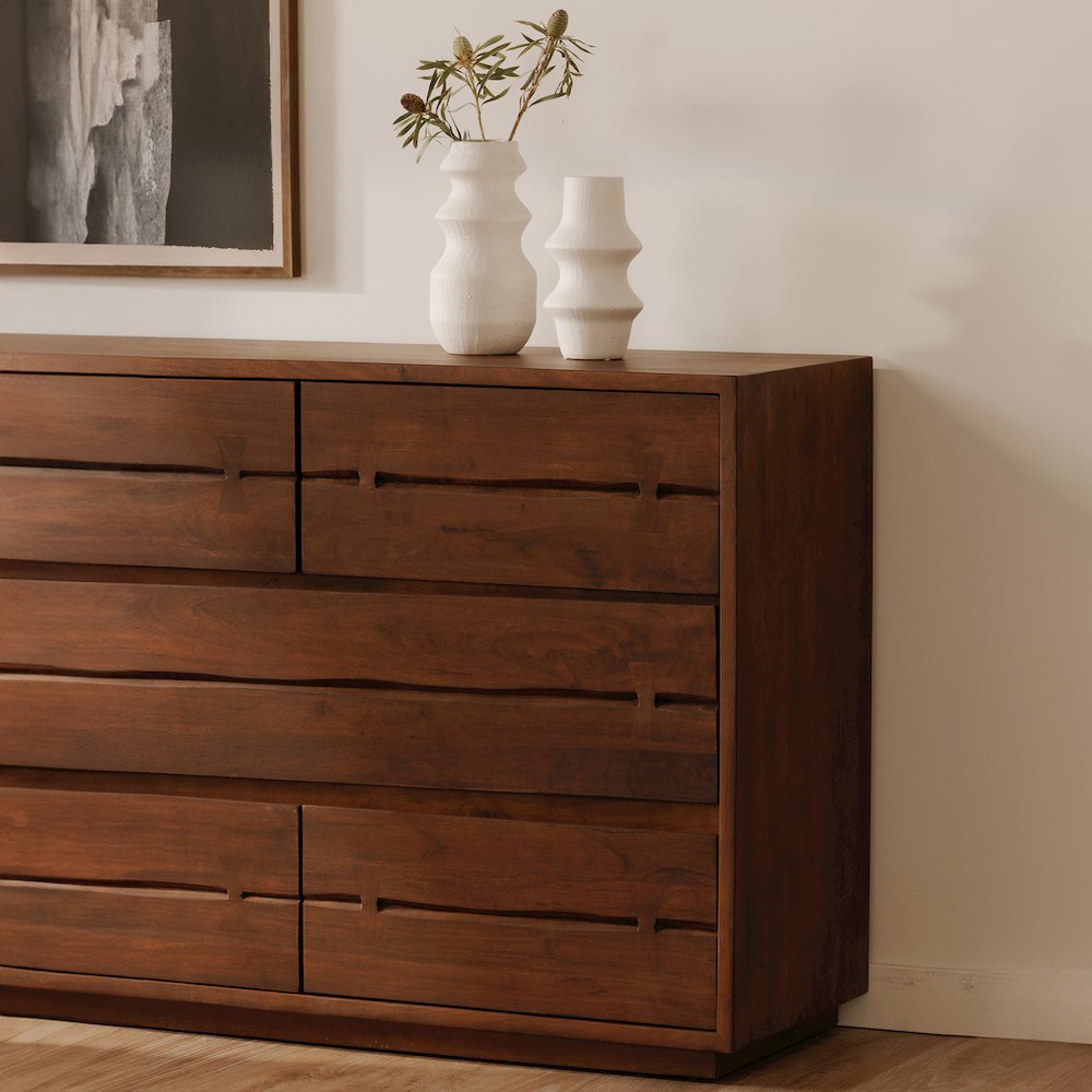 Madagascar Dresser. Picture 11