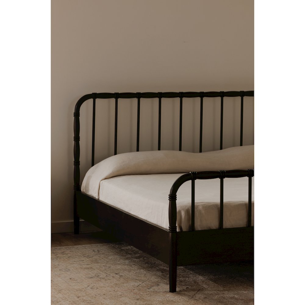 Vivian Queen Bed. Picture 10
