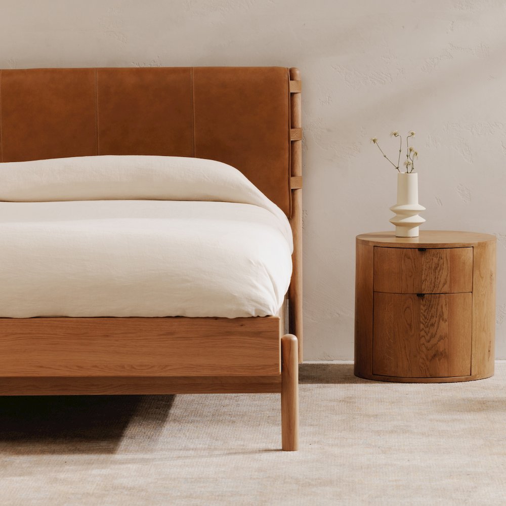 Colby King Bed Brown. Picture 11