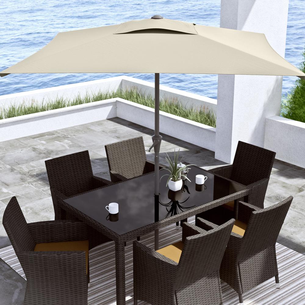 Square Patio Umbrella in Warm White. Picture 2