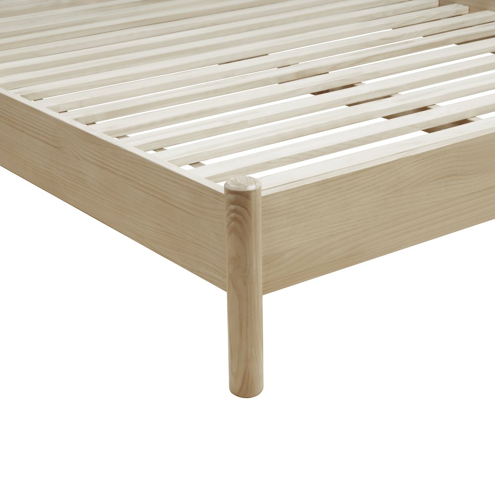 Bloomfield Queen Bed Set. Picture 6