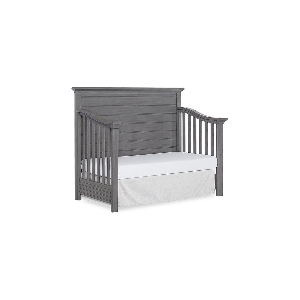 Crib. Picture 3