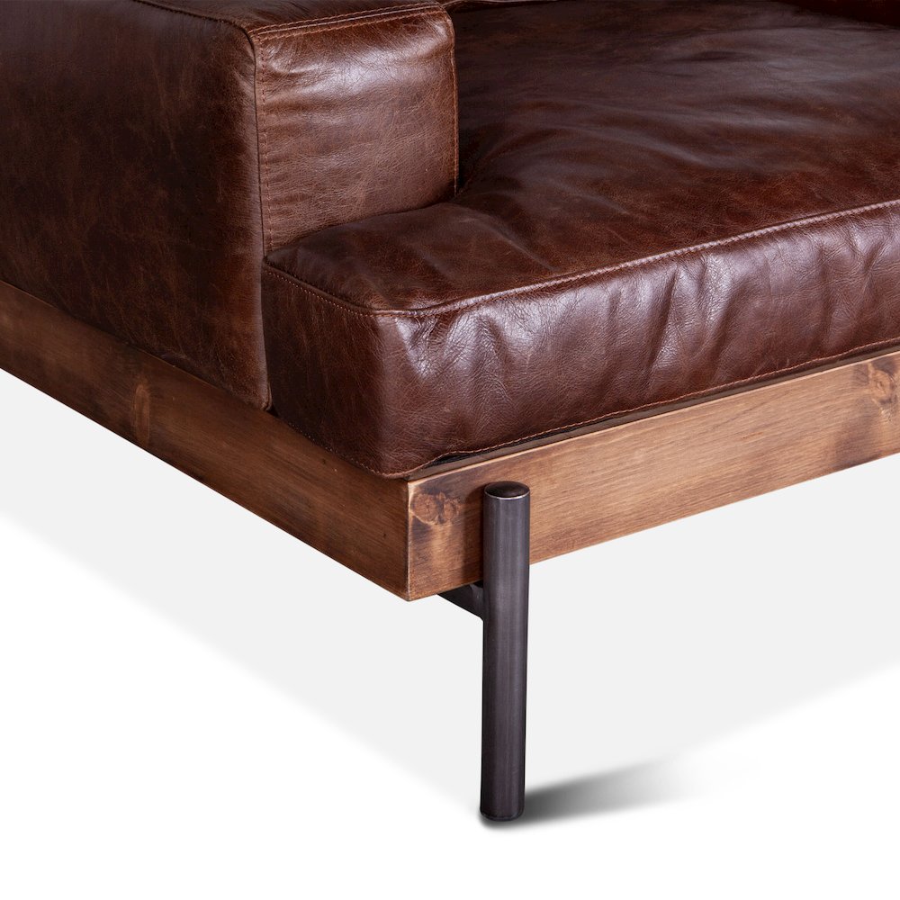 Chiavari Armchair in Geisha Brown Leather. Picture 2