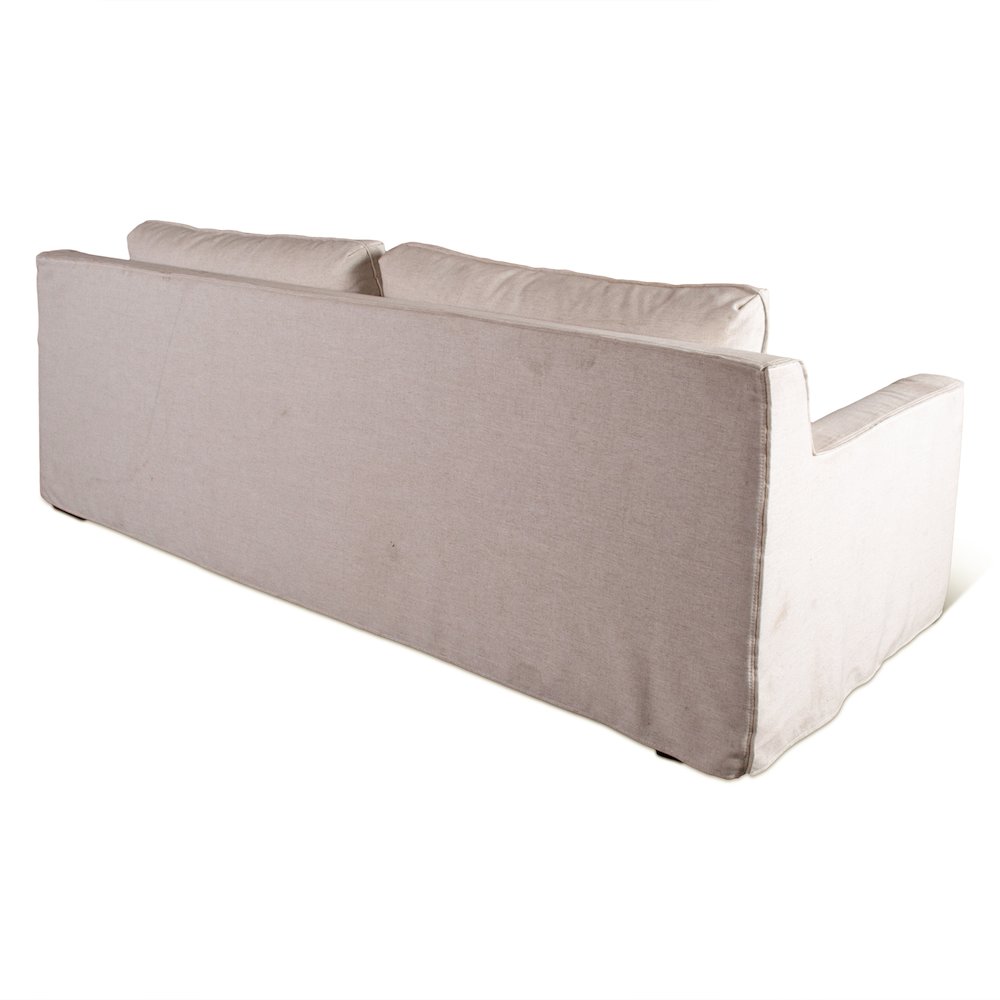 Oliver Sofa in White Linen Slipcover. Picture 4