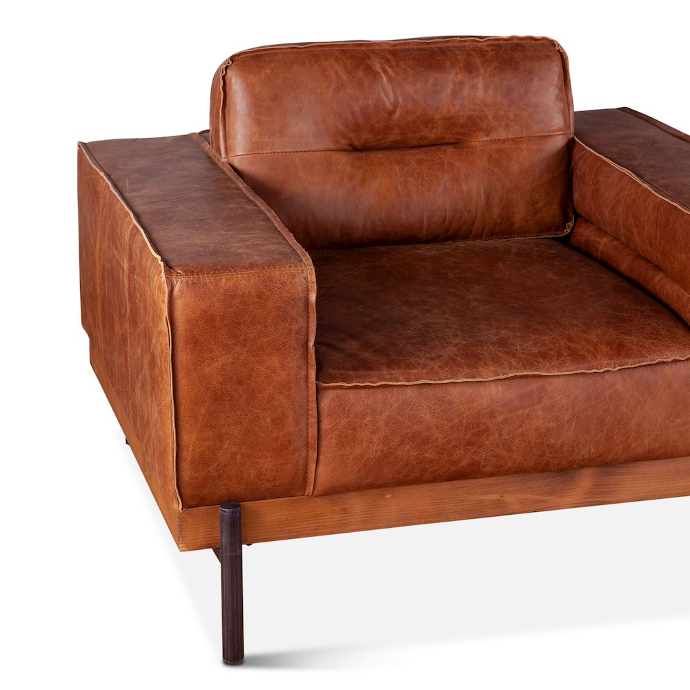 Chiavari Armchair in Vintage Cognac Leather. Picture 4