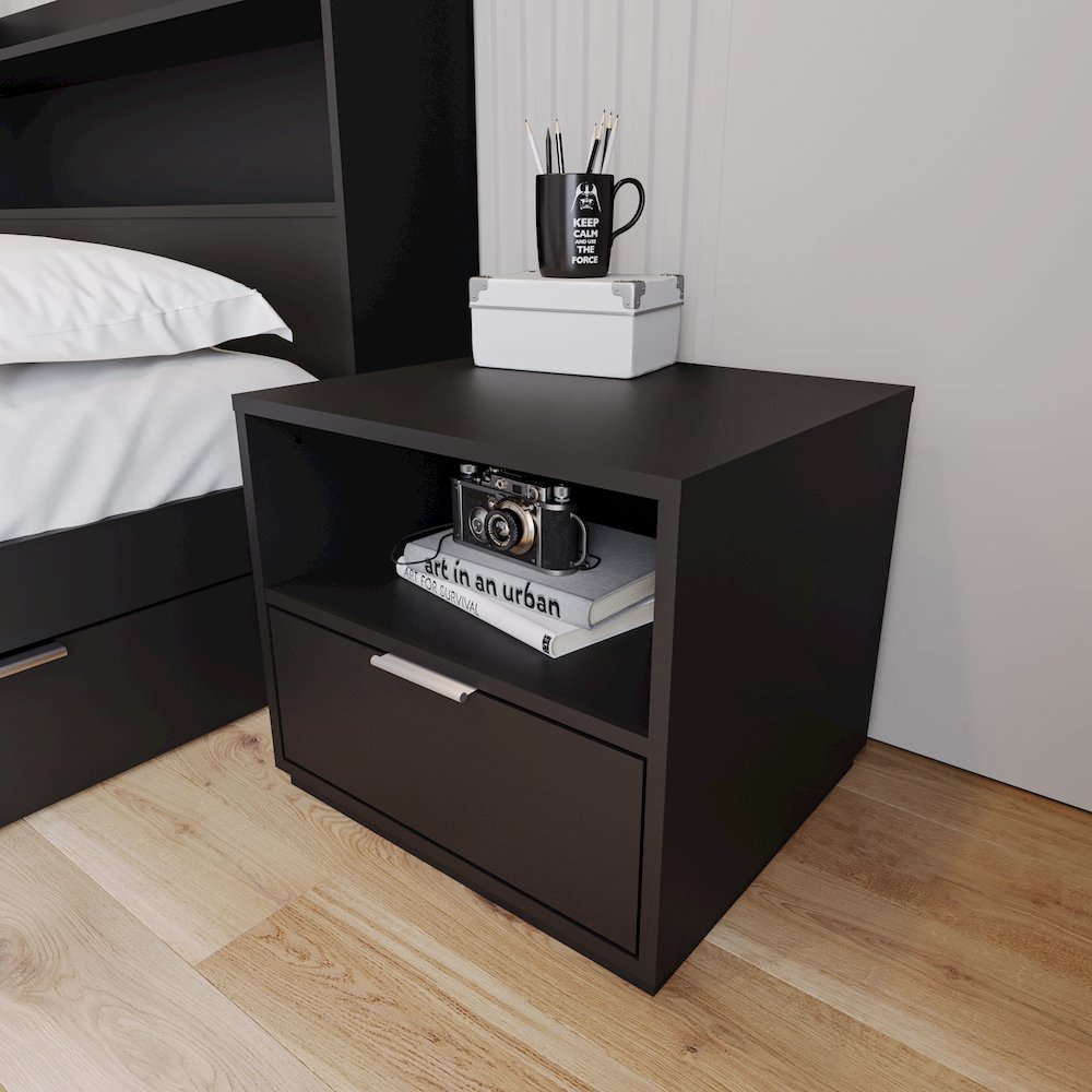 Hunter Nightstand. Picture 4