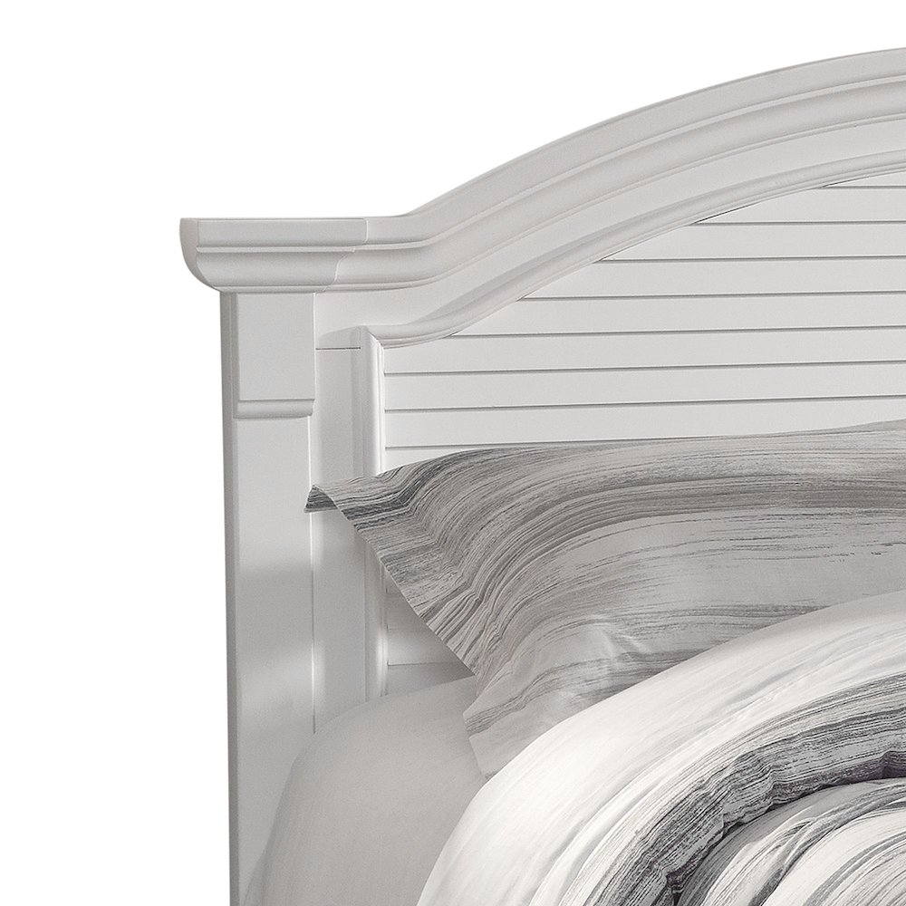 Cottage Traditions Queen Bed - White Cottage. Picture 2