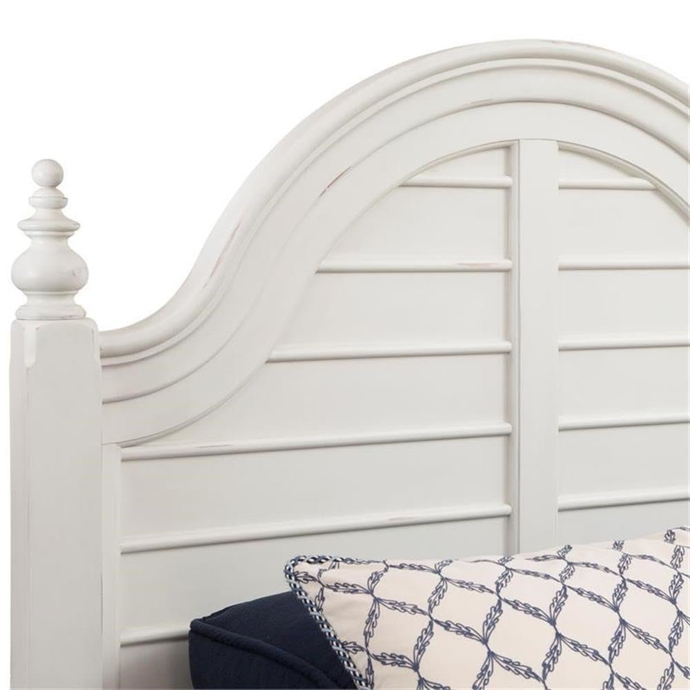 Rodanthe 5/0 Poster Headboard - Dove White. Picture 4