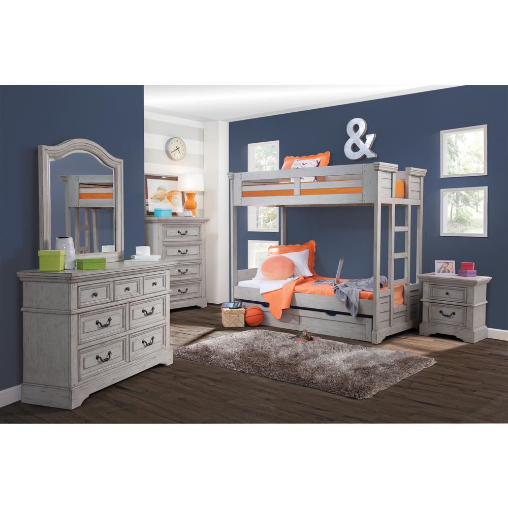 Stonebrook Dresser - Light Distressed Antique Gray. Picture 3