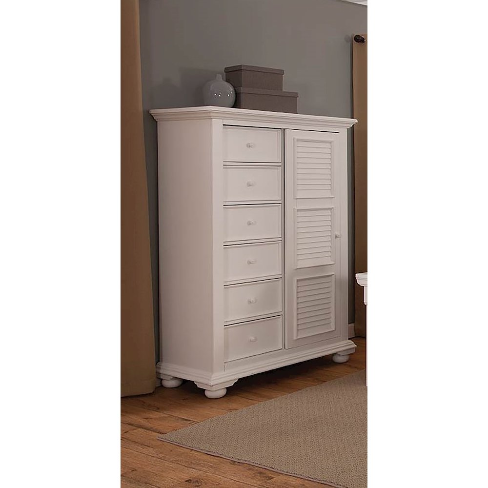 Cottage Traditions Gentleman's Chest - White Cottage. Picture 6