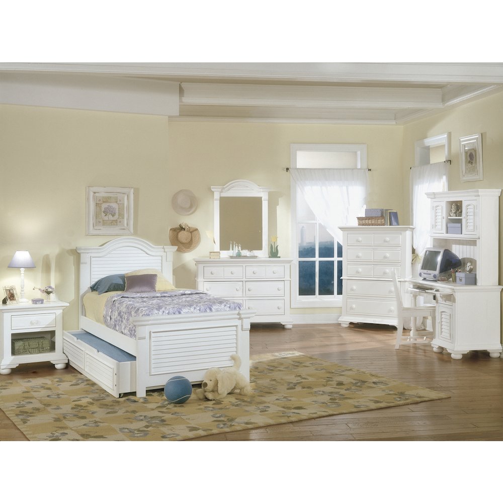 Cottage Traditions Double Dresser - White Cottage. Picture 3