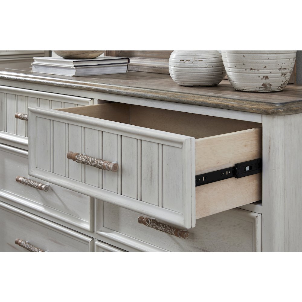 Beach Comber Dresser - Weathered White - Sand Top. Picture 4