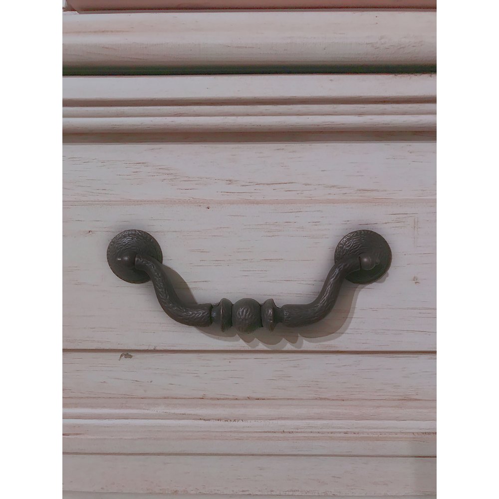 Stonebrook 4-Drawer Chest - Light Distressed Antique Gray. Picture 3