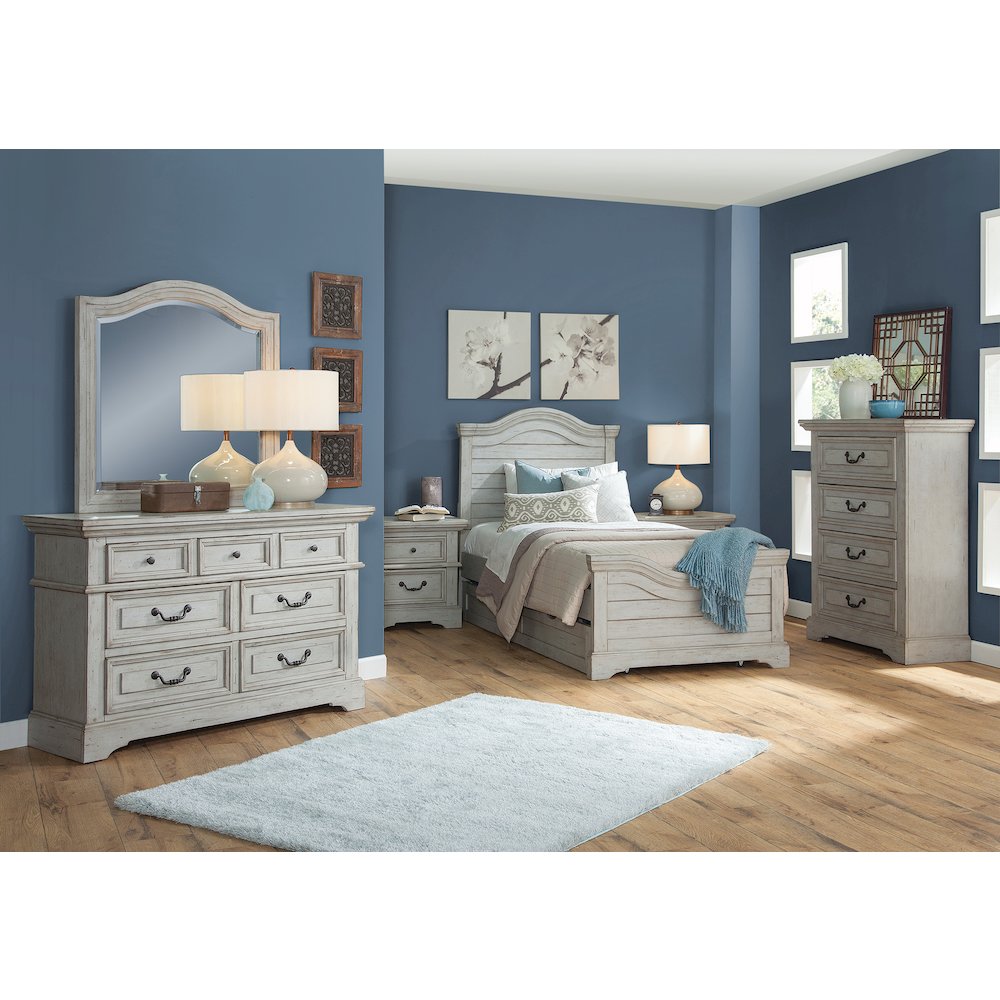 Stonebrook 4-Drawer Chest - Light Distressed Antique Gray. Picture 5