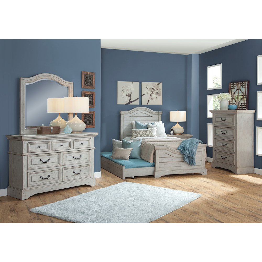 Stonebrook 4-Drawer Chest - Light Distressed Antique Gray. Picture 6