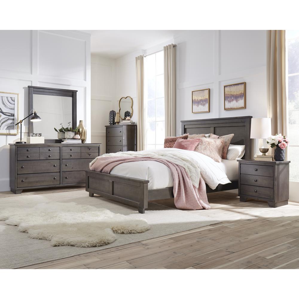 Queen Panel Bed. Picture 2